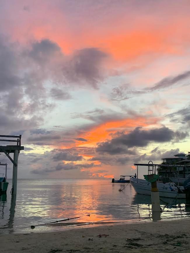 Seabreeze Inn ويست ايند المظهر الخارجي الصورة